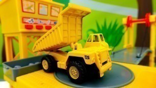 'Toy trucks on a construction site. Kids\' videos.'