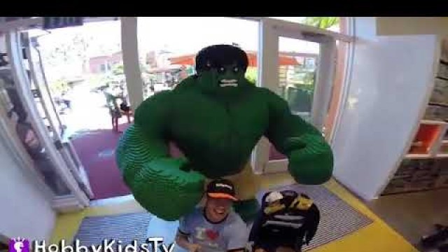 'Downtown Disney Lego Store Giant Hulk Trixie by HobbyKidsTV'