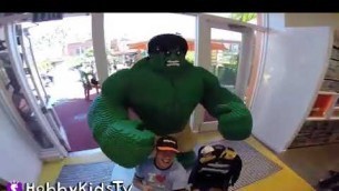 'Downtown Disney Lego Store Giant Hulk Trixie by HobbyKidsTV'