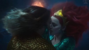 Aquaman / Kiss Scene (Amber Heard and Jason Momoa)