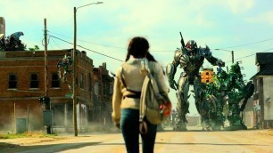 'Autobots vs Decepticons - The Town Battle Scene | Transformers: The Last Knight (2017) Movie Clip'